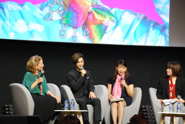 千葉雄大、ド派手衣装でレッドカーペットに登場！「プリティが多すぎる」：フォトギャラリー