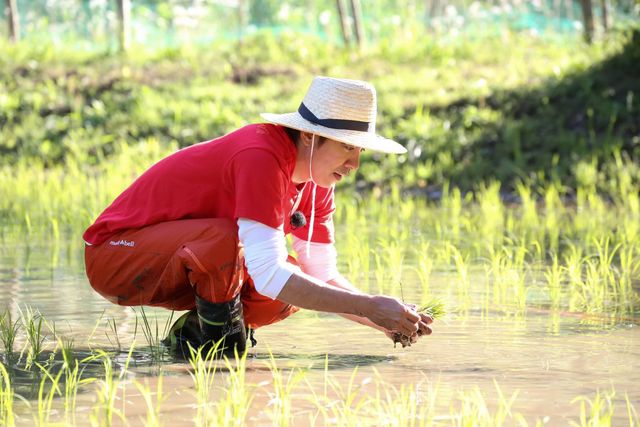 関ジャニ∞村上信五「27時間テレビ」でたけしのために田植え！（5枚目）