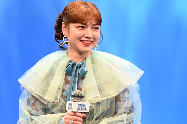 平愛梨、キュートなドレスでアルコ＆ピースと登場！『映画ドラえもん　新・のび太の海底鬼岩城』完成披露（8枚目）