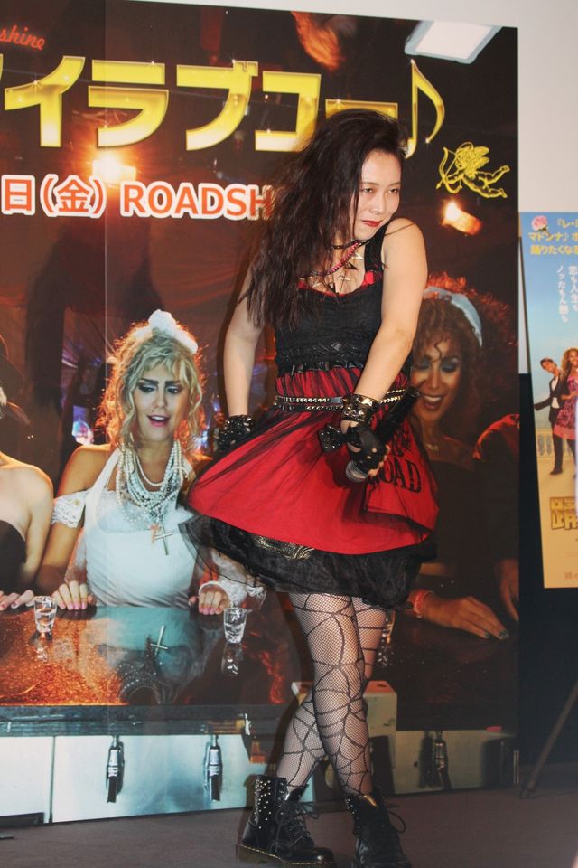 椿鬼奴のシンディ・ローパー風ダンス！フォトギャラリー：フォトギャラリー