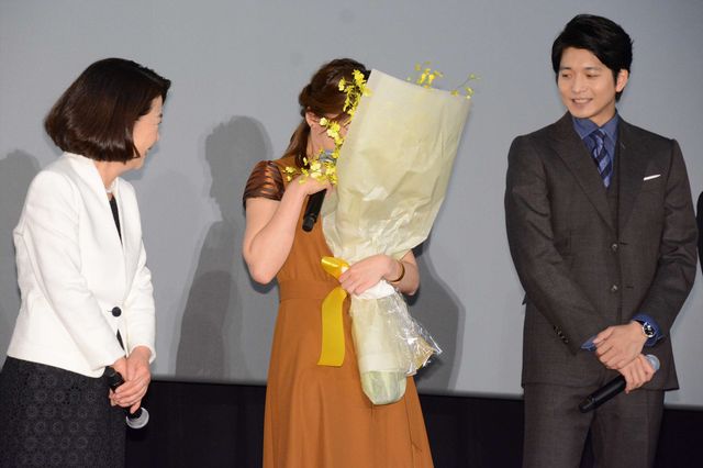 尾野真千子、大号泣！『いつまた、君と　～何日君再来（ホーリージュンザイライ）～』初日舞台あいさつ（6枚目）