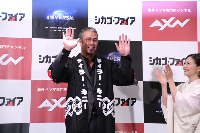「シカゴ・ファイア」テイラー・キニーが初来日！法被姿でゴキゲン（全12枚）（11枚目）