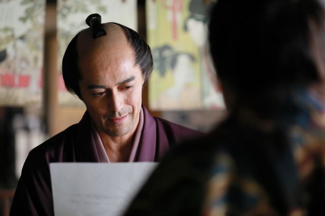 阿部寛『HOKUSAI』北斎導くキーマン・蔦屋重三郎場面写真（3枚目）