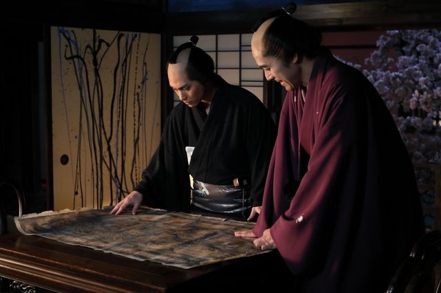 阿部寛『HOKUSAI』北斎導くキーマン・蔦屋重三郎場面写真（4枚目）