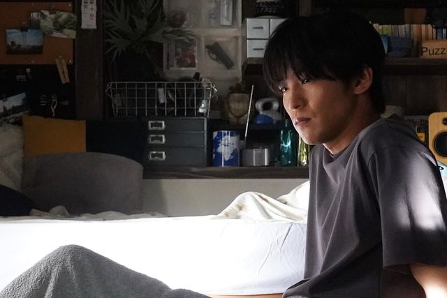 独りぼっちで目覚める夏（目黒蓮）…「海のはじまり」最終回場面写真：フォトギャラリー