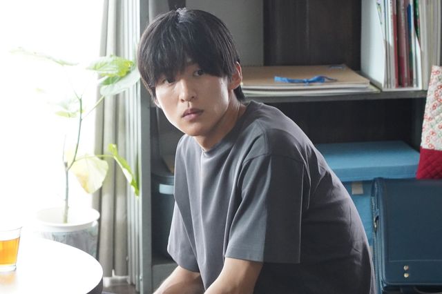 独りぼっちで目覚める夏（目黒蓮）…「海のはじまり」最終回場面写真（3枚目）