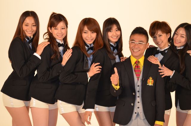 八嶋智人、ゴキゲン！美脚ずらり！イベントフォトギャラリー（4枚目）