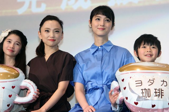 永作博美、佐々木希らの最高の笑顔！『さいはてにて～やさしい香りと待ちながら～』完成披露舞台あいさつフォトギャラリー（10枚目）