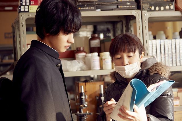 山崎賢人“省エネ主義”の高校生に！『氷菓』メイキング写真一挙：フォトギャラリー