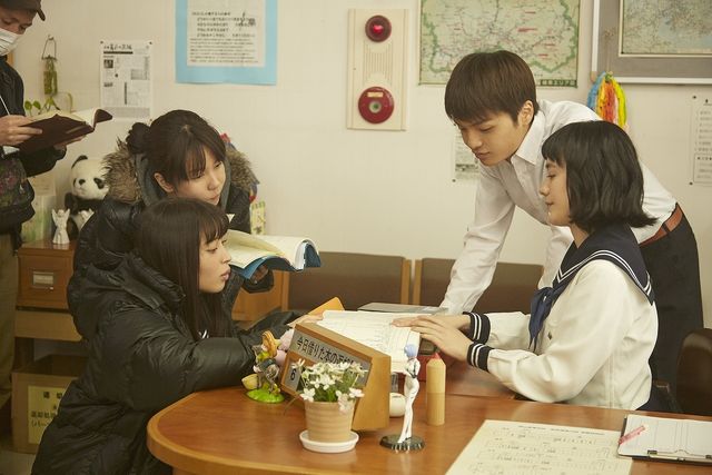 山崎賢人“省エネ主義”の高校生に！『氷菓』メイキング写真一挙（2枚目）