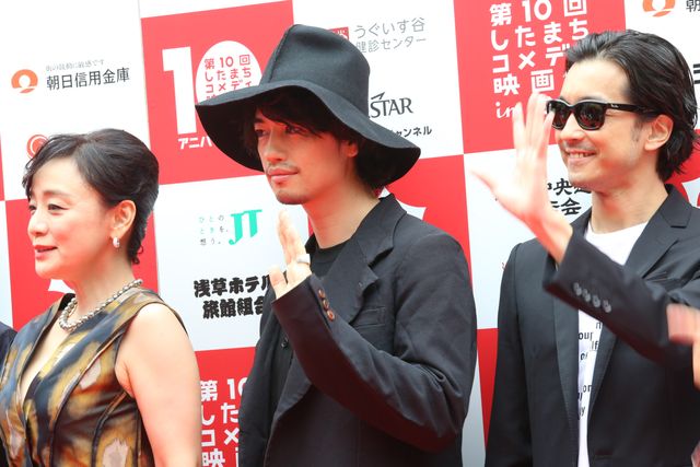 人力車に乗る高橋一生＆斎藤工！「第10回したまちコメディ映画祭in台東」レッドカーペットイベント＆オープニングセレモニーが（12枚目）