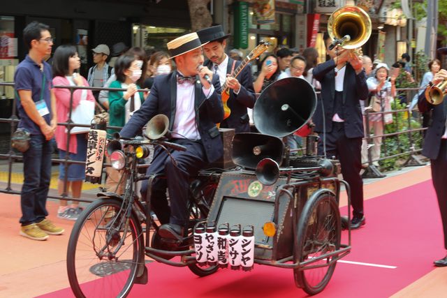 人力車に乗る高橋一生＆斎藤工！「第10回したまちコメディ映画祭in台東」レッドカーペットイベント＆オープニングセレモニーが（13枚目）
