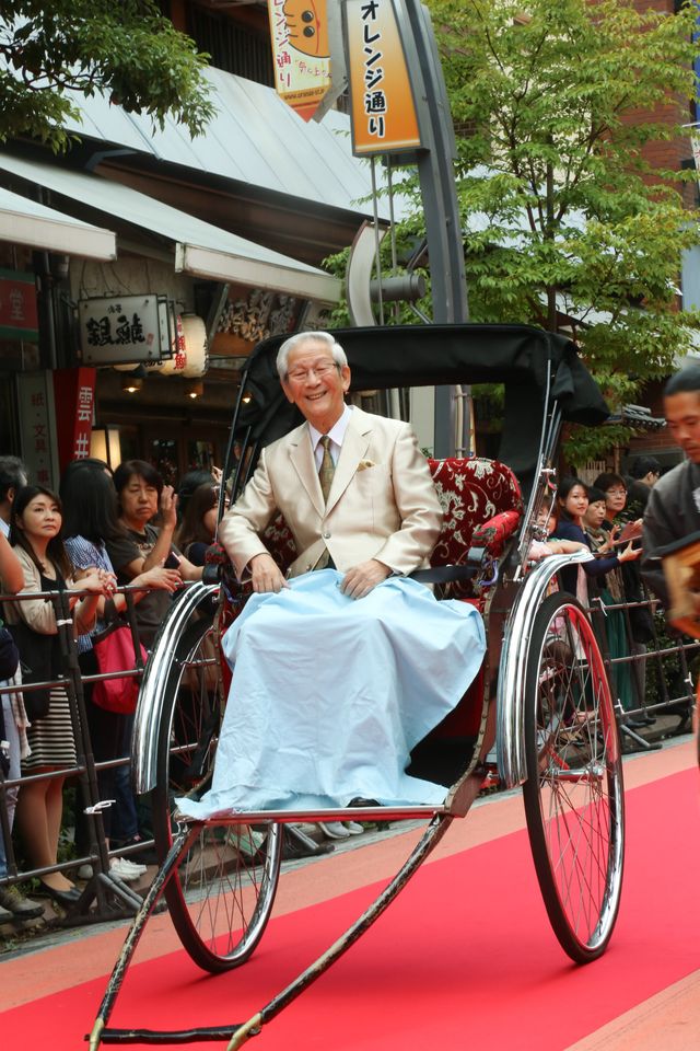 人力車に乗る高橋一生＆斎藤工！「第10回したまちコメディ映画祭in台東」レッドカーペットイベント＆オープニングセレモニーが（22枚目）