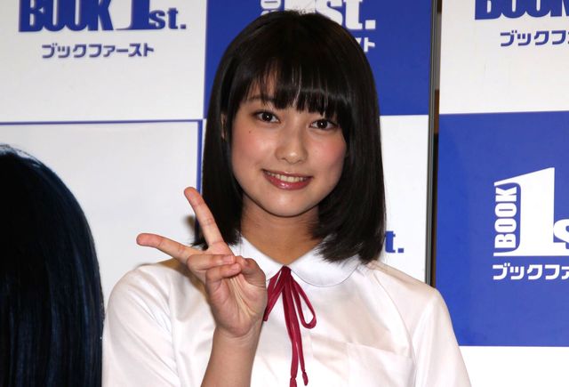 玉田志織「はじめまして　16歳」発売記念握手会：フォトギャラリー