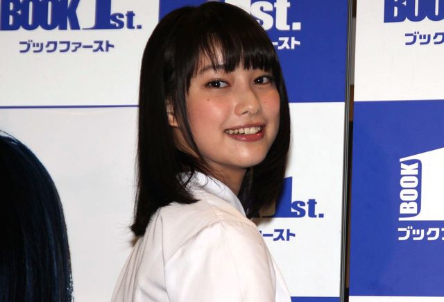 玉田志織「はじめまして　16歳」発売記念握手会（3枚目）