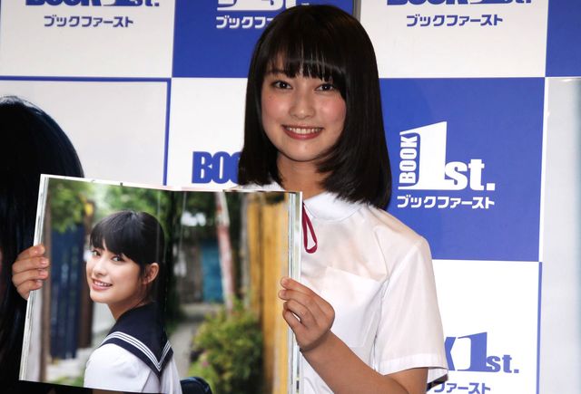 玉田志織「はじめまして　16歳」発売記念握手会（4枚目）