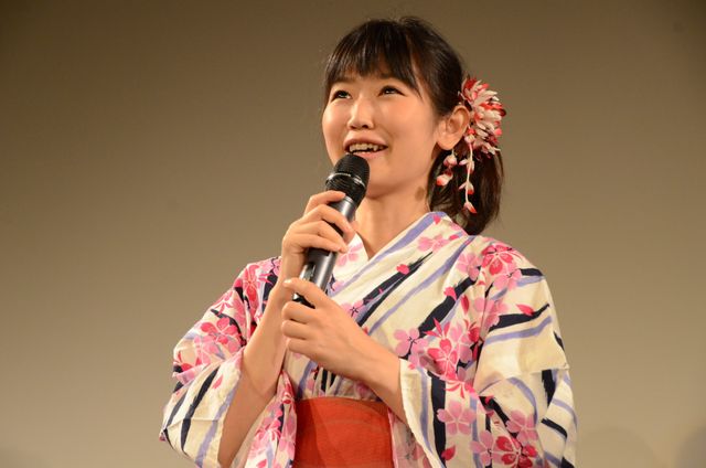 監督、見て？間宮夕貴、現場でバスローブをはだけ…『屋根裏の散歩者』イベントギャラリー（8枚目）