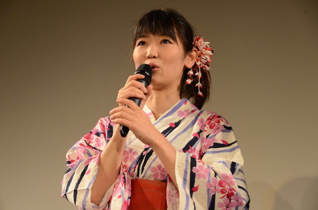 監督、見て？間宮夕貴、現場でバスローブをはだけ…『屋根裏の散歩者』イベントギャラリー（9枚目）