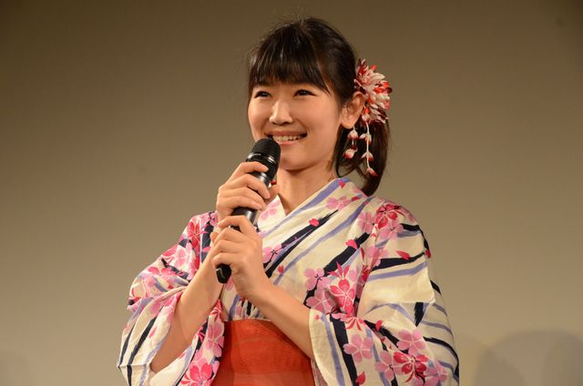 監督、見て？間宮夕貴、現場でバスローブをはだけ…『屋根裏の散歩者』イベントギャラリー（10枚目）