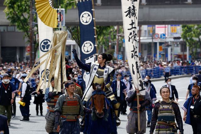 松本潤、板垣李光人ら乗馬で登場！「浜松まつり」家康公騎馬武者行列の模様（3枚目）