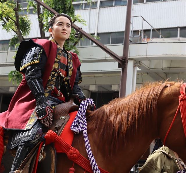 松本潤、板垣李光人ら乗馬で登場！「浜松まつり」家康公騎馬武者行列の模様（5枚目）