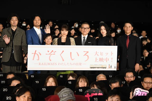 有村架純『かぞくいろ－RAILWAYS わたしたちの出発－』初日舞台あいさつ：フォトギャラリー