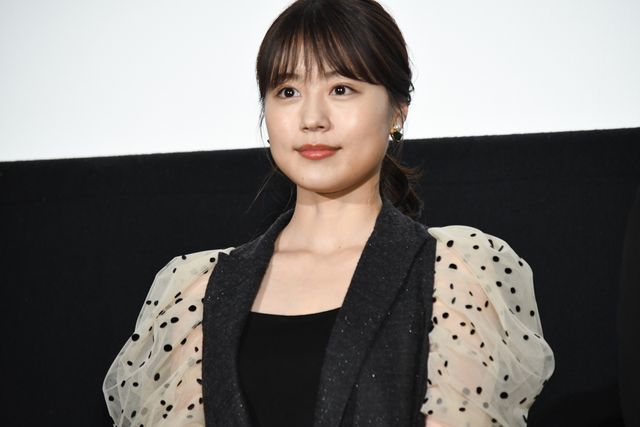 有村架純『かぞくいろ－RAILWAYS わたしたちの出発－』初日舞台あいさつ（3枚目）