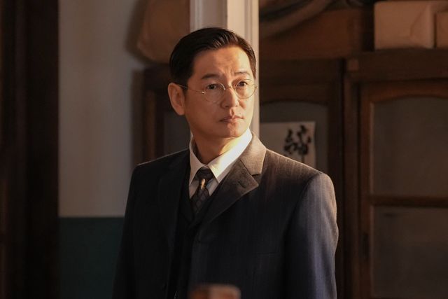 敏腕編集者・山中勇三を演じる井浦新。