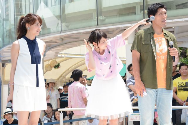 篠原信一がアシカと輪投げ対決！「夏休みポケモンカーニバル」フォトギャラリー（3枚目）