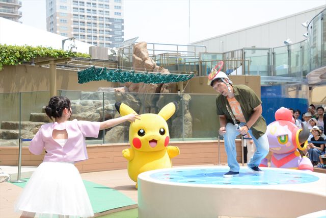 篠原信一がアシカと輪投げ対決！「夏休みポケモンカーニバル」フォトギャラリー（12枚目）