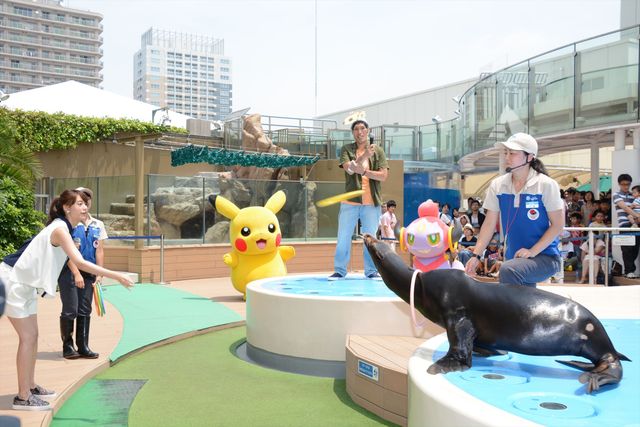 篠原信一がアシカと輪投げ対決！「夏休みポケモンカーニバル」フォトギャラリー（14枚目）