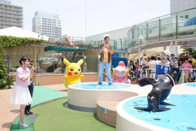 篠原信一がアシカと輪投げ対決！「夏休みポケモンカーニバル」フォトギャラリー（19枚目）