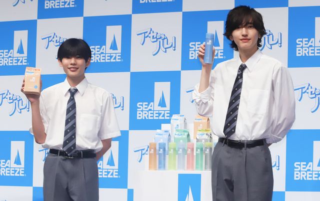 なにわ男子・道枝駿佑＆長尾謙杜のさわやか制服姿！シーブリーズ新CMキャスト発表会（2枚目）