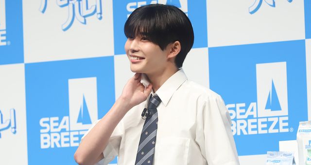 なにわ男子・道枝駿佑＆長尾謙杜のさわやか制服姿！シーブリーズ新CMキャスト発表会（3枚目）
