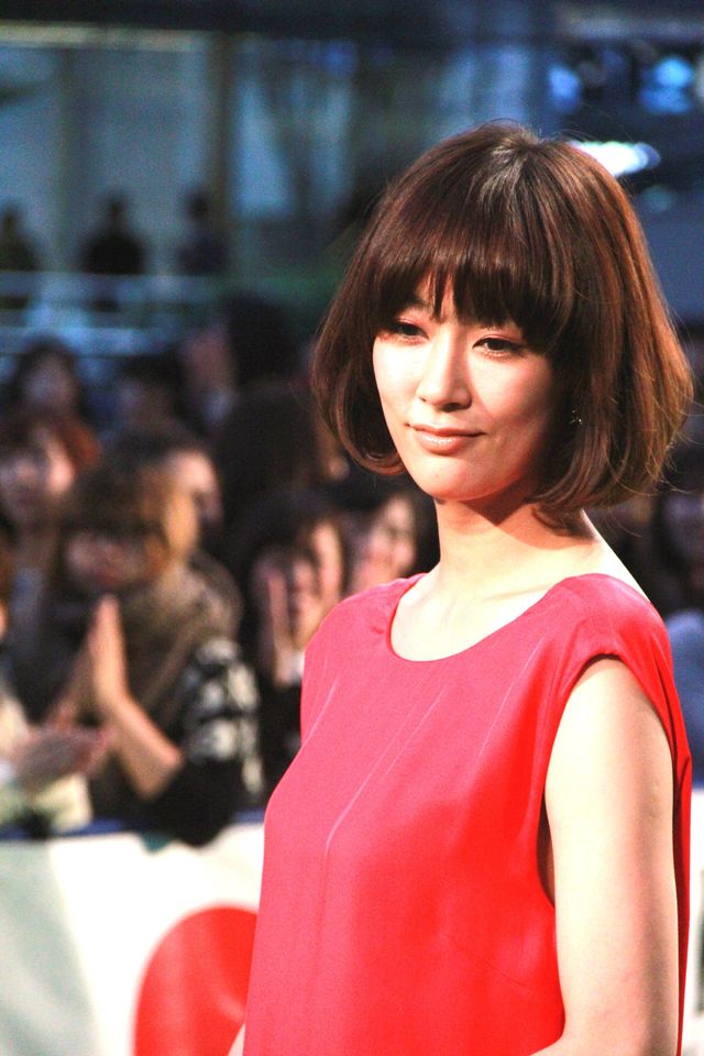 水川あさみ、真っ赤なドレスでグリーンカーペットに！東京国際映画祭フォトギャラリー（4枚目）