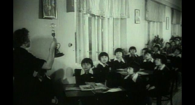 過去と現在…『ポーランドへ行った子どもた』場面写真（6枚目）