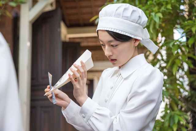 【画像12枚】朝ドラ「風、薫る」りん（見上愛）たちは初任給を手にして…第62回場面写真（2枚目）