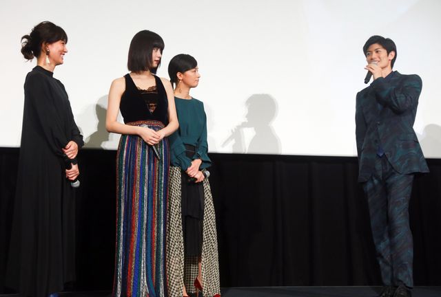 ノリノリでポーズをきめる女優陣！「tourist ツーリスト」完成披露試写会：フォトギャラリー