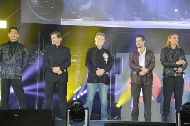 ヘイデン、マカヴォイら豪華すぎる鏡割り！「東京コミコン2022」オープニングセレモニー（29枚目）