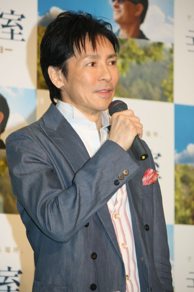 幸せオーラ全開！郷ひろみ会見フォトギャラリー（2枚目）