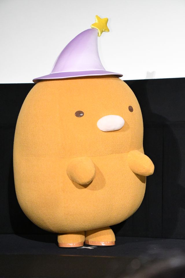 井ノ原快彦、推しキャラをナデナデ…『すみっコぐらし』大ひっと御礼舞台あいさつ（2枚目）