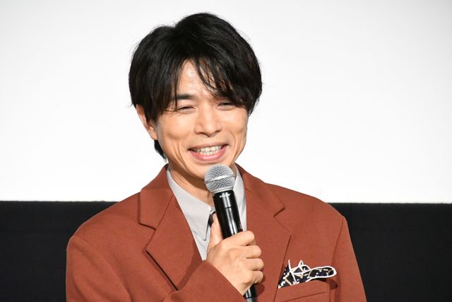 井ノ原快彦、推しキャラをナデナデ…『すみっコぐらし』大ひっと御礼舞台あいさつ（5枚目）