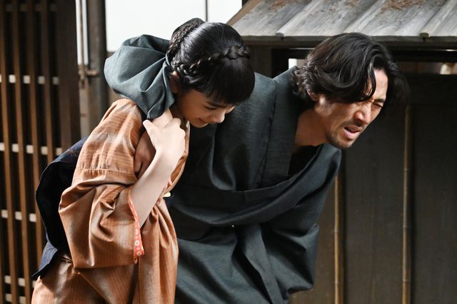 【画像8枚】朝ドラ「風、薫る」りん（見上愛）が必死に助けて…第71回場面写真：フォトギャラリー