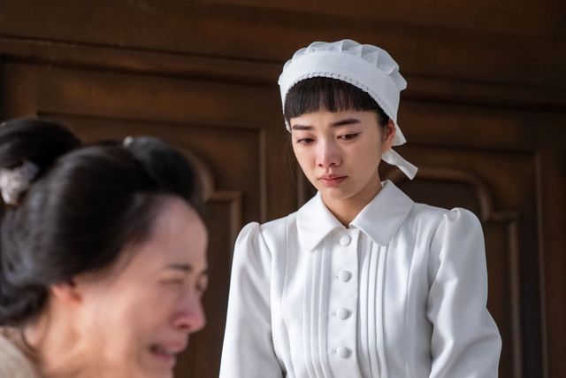 【画像8枚】朝ドラ「風、薫る」りん（見上愛）が必死に助けて…第71回場面写真（5枚目）