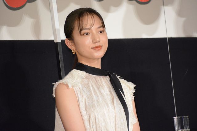 佐藤健「寒くないですか？」とファンを気遣う『護られなかった者たちへ』初日舞台あいさつ（8枚目）