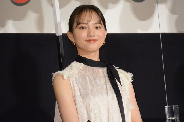 佐藤健「寒くないですか？」とファンを気遣う『護られなかった者たちへ』初日舞台あいさつ（9枚目）