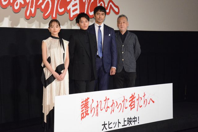 佐藤健「寒くないですか？」とファンを気遣う『護られなかった者たちへ』初日舞台あいさつ（10枚目）