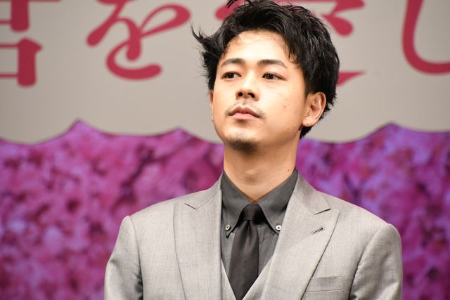 成田凌、岡田健史のスーツ姿がカッコいい！『弥生、三月　－君を愛した30年－』完成披露試写会（4枚目）