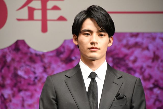 成田凌、岡田健史のスーツ姿がカッコいい！『弥生、三月　－君を愛した30年－』完成披露試写会（7枚目）