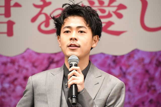 成田凌、岡田健史のスーツ姿がカッコいい！『弥生、三月　－君を愛した30年－』完成披露試写会（11枚目）